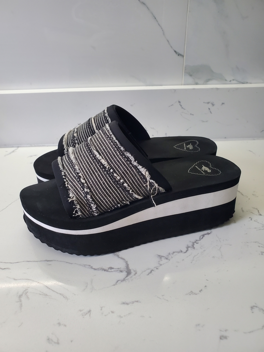 Rocket Dog Women's Hilo Pickford Stripe cotton platform slide sandals black US7